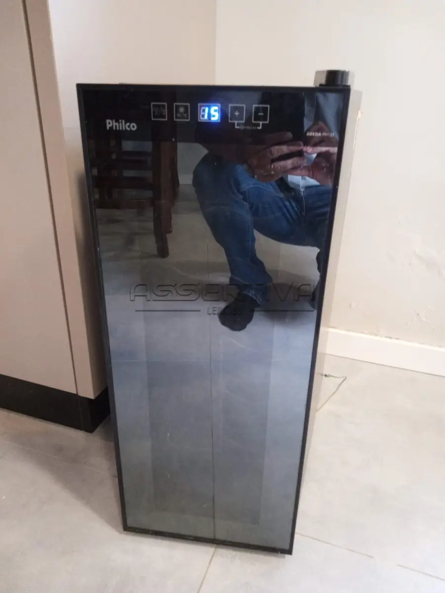 LOTE 005 - Lote 005 – Adega marca Philco