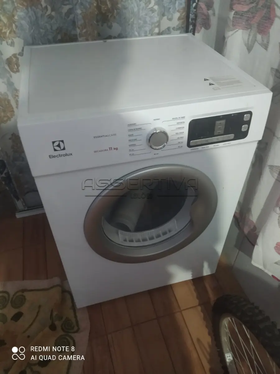 LOTE 001 - Máquina de lavar faz-tudo, Electrolux, 11kg, Essencial-Care