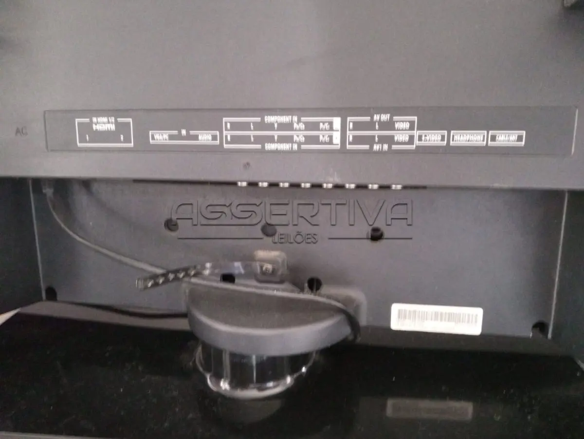 LOTE 003 - Lote 003 – TV simples tela plana: de marca Semp