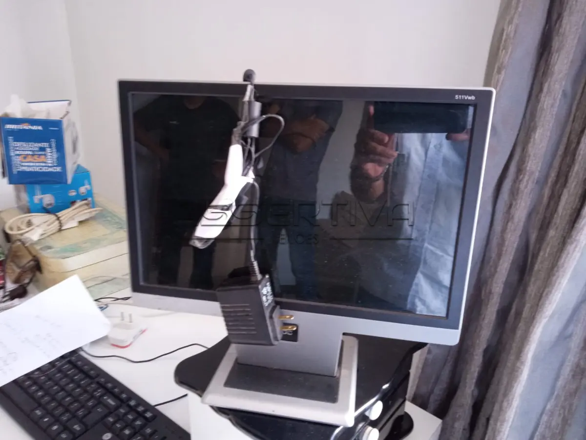 LOTE 007 - Lote 007 – Monitor AOC pequeno