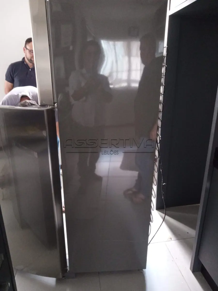 LOTE 004 - Lote 004 – Geladeira Brastemp.