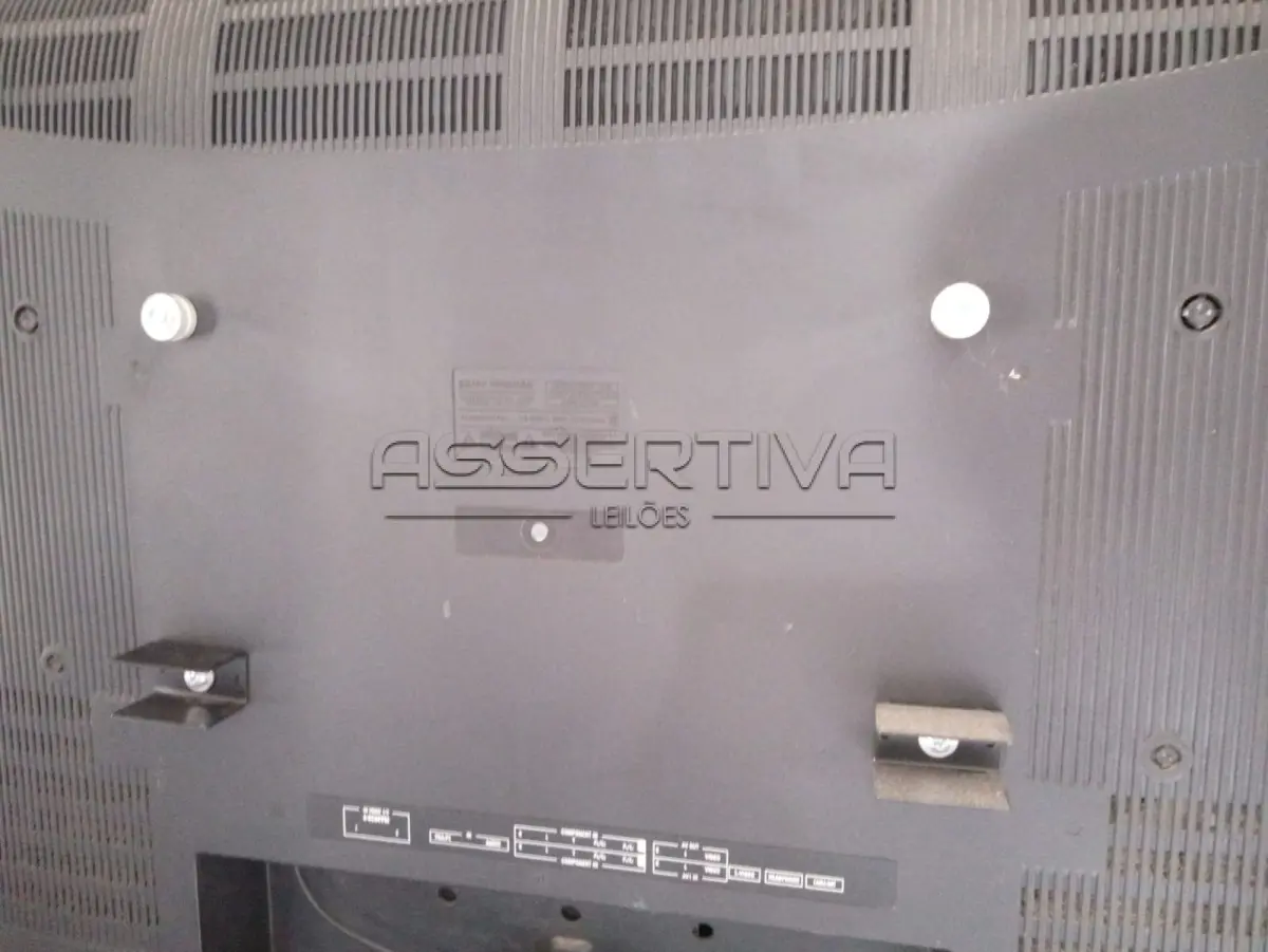 LOTE 003 - Lote 003 – TV simples tela plana: de marca Semp
