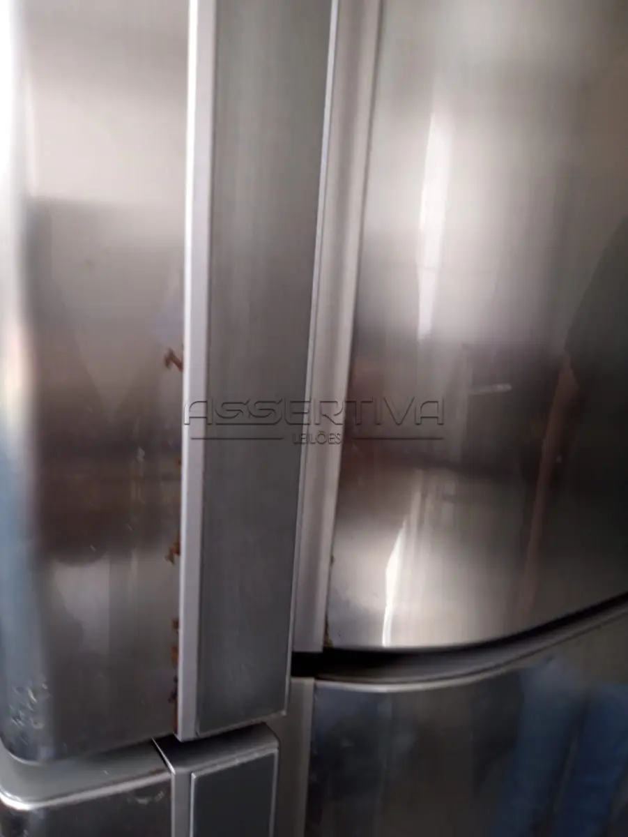 LOTE 004 - Lote 004 – Geladeira Brastemp.