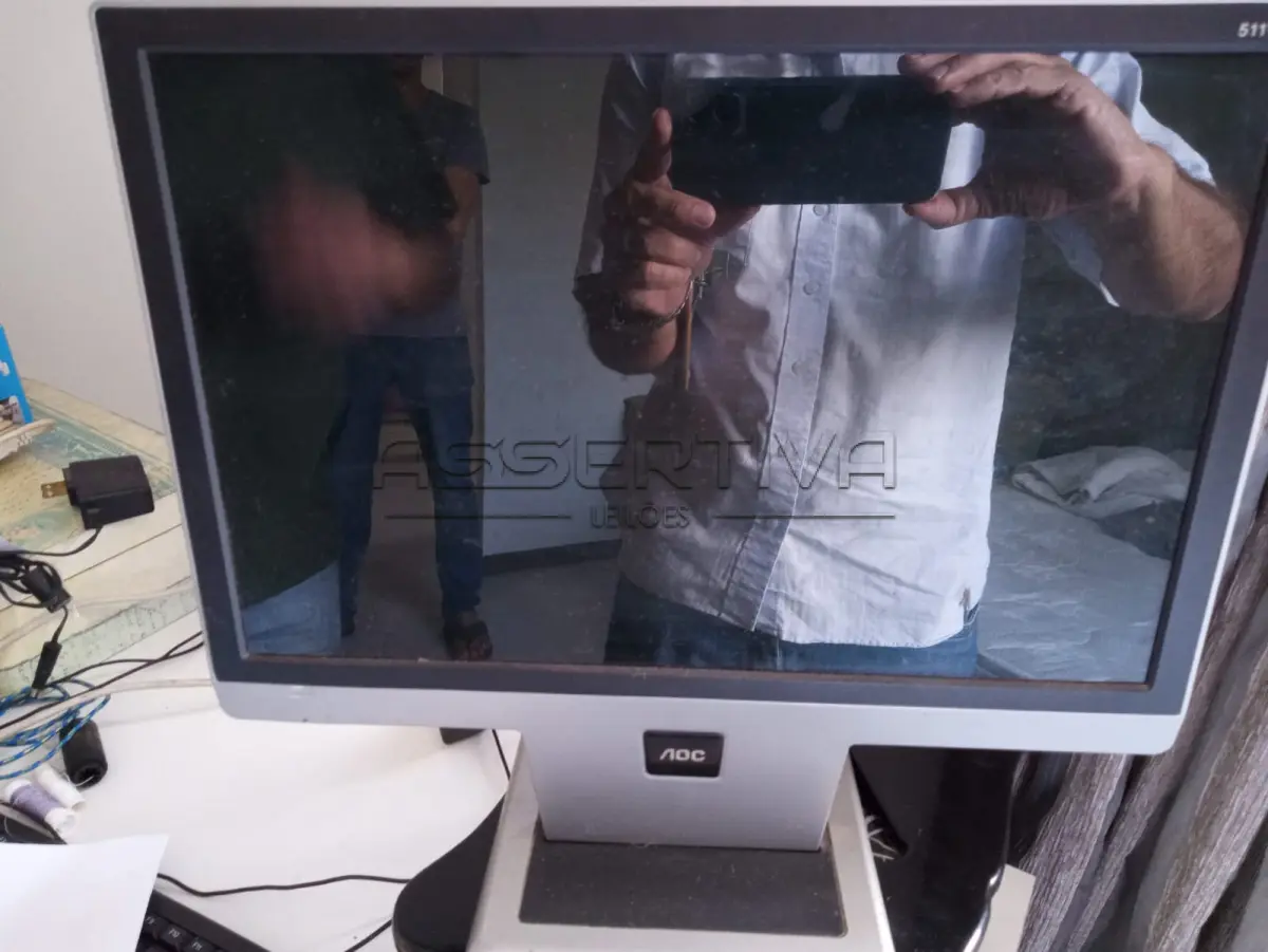 LOTE 007 - Lote 007 – Monitor AOC pequeno