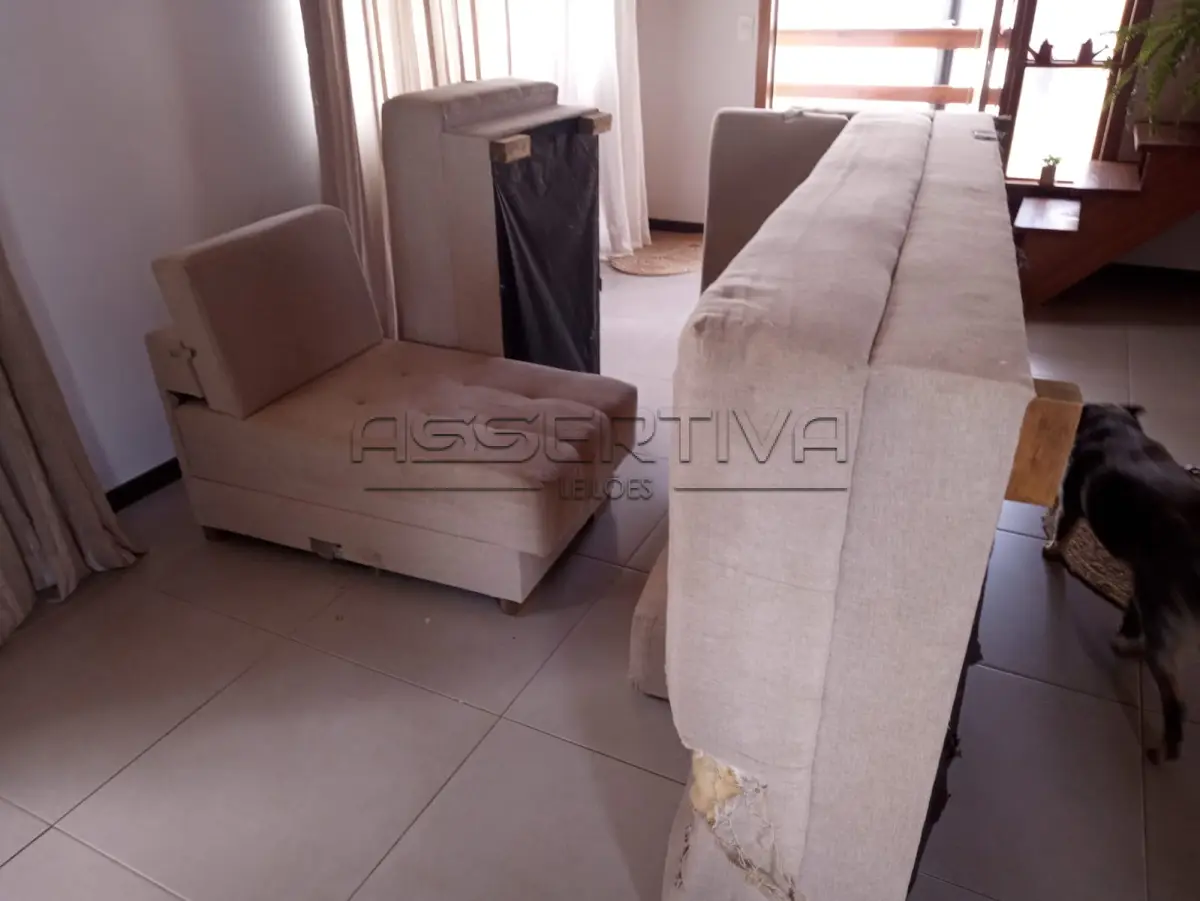 LOTE 001 - Lote 001 – Sofá grande