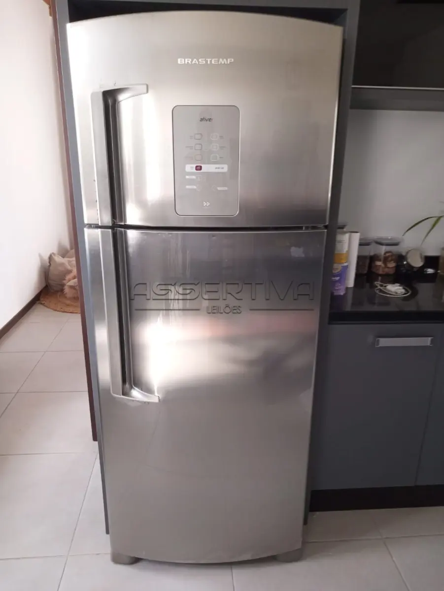 LOTE 004 - Lote 004 – Geladeira Brastemp.