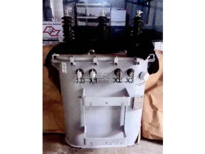 Transformador trifásico a óleo