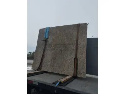 01 chapa mármore medindo 1,66m x 2,00m