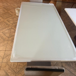 UMA MESA EM MADEIRA MDF COM VIDRO E 8 CADEIRAS