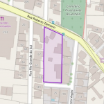 IMÓVEL COM ÁREA TOTAL DE 3.313 M², PODENDO SER UTILIZADO PARA FINS COMERCIAIS OU RESIDENCIAIS, POSSUI UMA RESIDÊNCIA DE 109,21M² (INCLUSA NO INVENTÁRIO DOS BENS CULTURAIS DE JARAGUÁ DO SUL), UMA RESIDÊNCIA MISTA, UM GALPÃO DE MADEIRA E UMA PEQUENA GARAGEM.