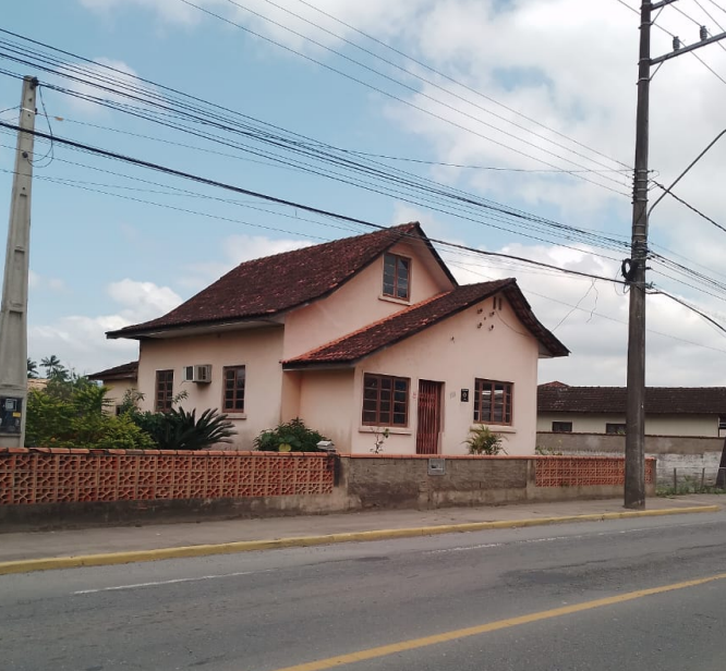 Imagem do imóvel Imóvel Com Área Total De 3.313 M², Podendo Ser Utilizado Para Fins Comerciais Ou Residenciais, Possui Uma Residência De 109,21m² (inclusa No Inventário Dos Bens Culturais De Jaraguá Do Sul), Uma Resid